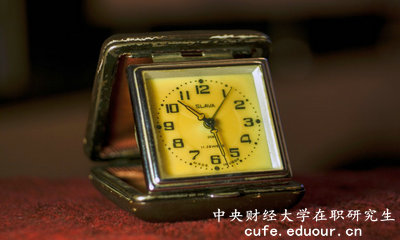中央財(cái)經(jīng)大學(xué)保險(xiǎn)學(xué)在職研究生申碩考試什么時(shí)候報(bào)名？